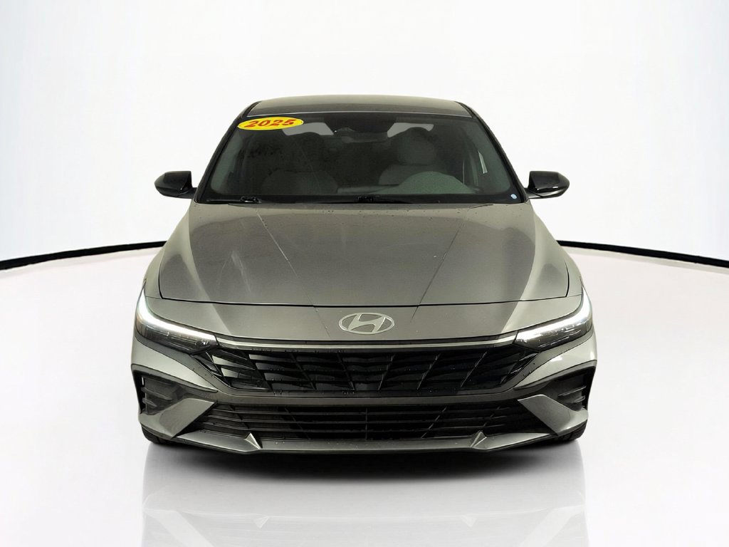 Used 2025 Hyundai Elantra Sport FWD image 3