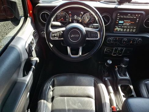 Used 2019 Jeep Wrangler Unlimited Sahara w/ Uconnect 4C Nav & Sound Group AWD/4WD image 11
