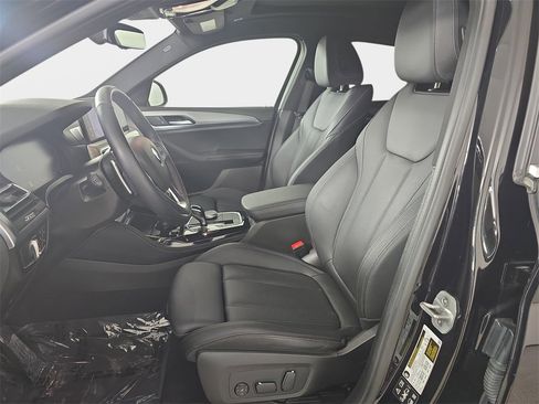 Certified 2025 BMW X4 xDrive30i image 18