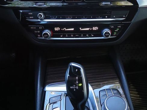 Used 2020 BMW 530i w/ Convenience Package image 28