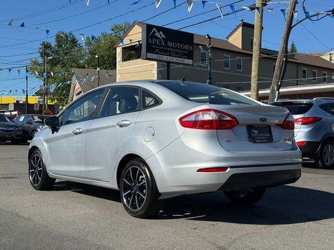 Used 2015 Ford Fiesta SE image 5