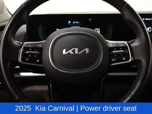 Used 2025 Kia Carnival image 10
