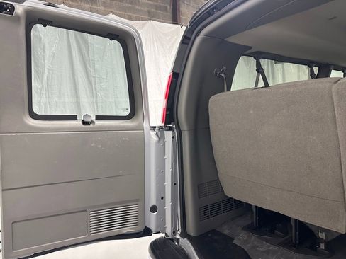 Used 2025 Chevrolet Express 3500 LT w/ LT Preferred Equipment Group image 32