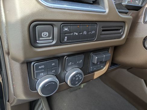 Used 2021 GMC Yukon SLT w/ SLT Luxury Plus Package image 24