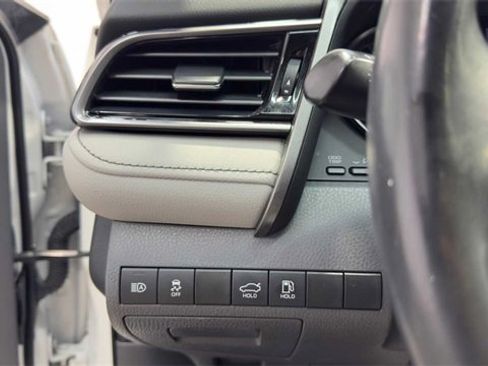 Used 2021 Toyota Camry SE w/ Convenience Package image 23