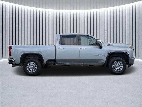 Used 2023 Chevrolet Silverado 3500 LT w/ Convenience Package image 2