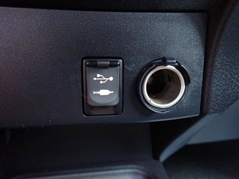 Used 2016 Toyota RAV4 LE FWD image 16