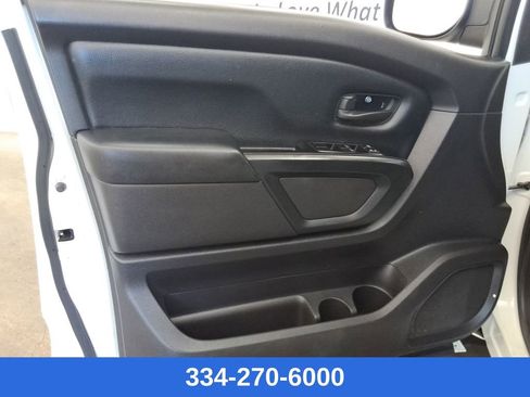 Used 2017 Nissan Titan S image 17