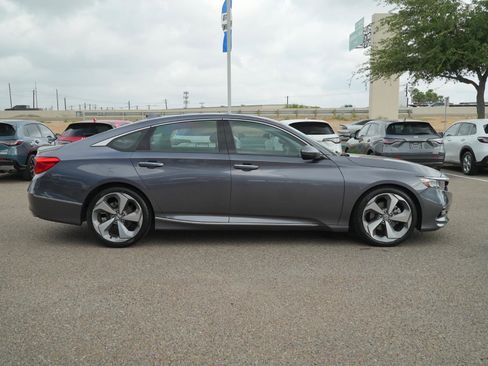 Used 2018 Honda Accord Touring image 4