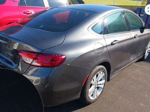 Used 2015 Chrysler 200 Limited image 3