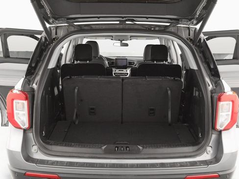 Used 2023 Ford Explorer XLT w/ Equipment Group 202A image 18