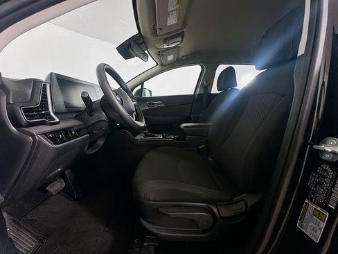 Used 2025 Kia Sportage LX FWD image 13