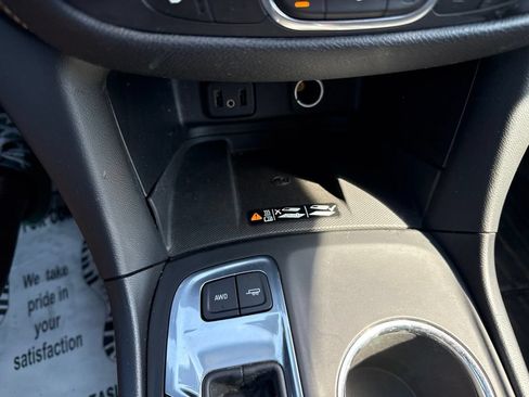 Used 2018 Chevrolet Equinox Premier AWD/4WD image 39