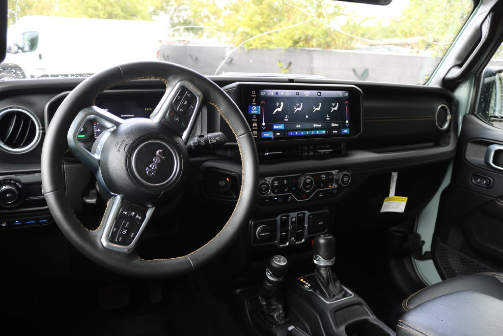 Used 2024 Jeep Wrangler Unlimited Sahara AWD/4WD image 13
