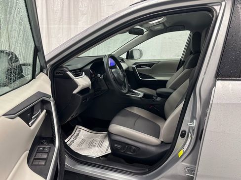 Used 2025 Toyota RAV4 XLE image 10