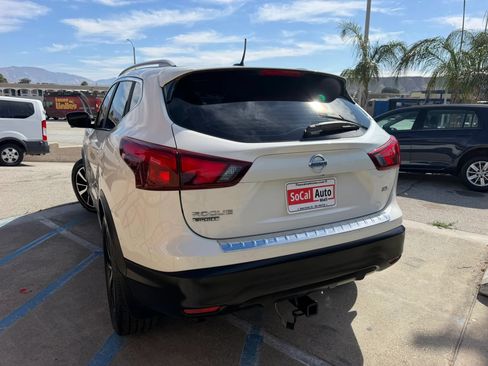 Used 2018 Nissan Rogue Sport SL w/ SL Premium Package FWD image 5