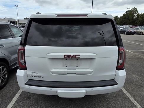 Used 2017 GMC Yukon SLT image 3