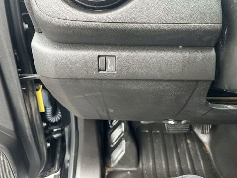 Used 2023 Chevrolet Colorado W/T image 22