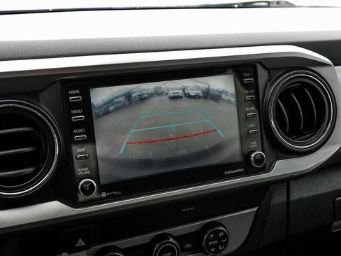 Used 2020 Toyota Tacoma SR5 w/ SR5 Appearance Package (SM) RWD image 17