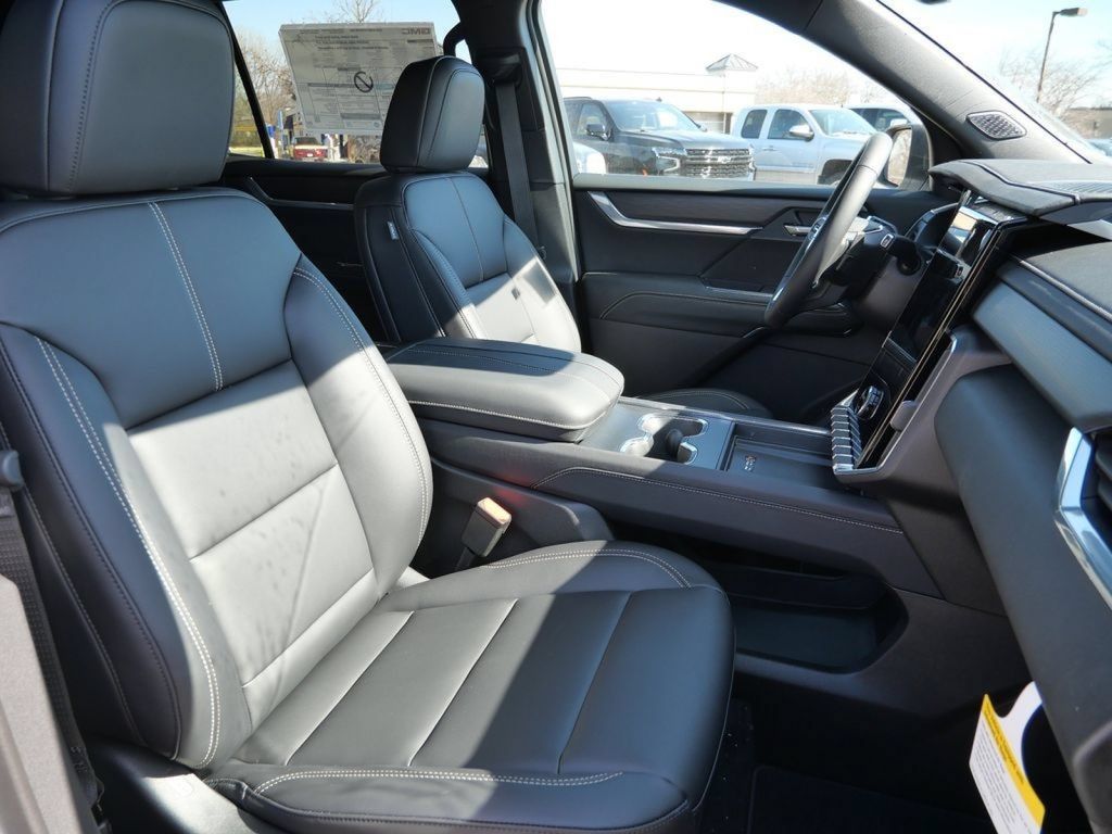 New 2026 GMC Acadia Elevation w/ Elevation Premium Package AWD/4WD image 23
