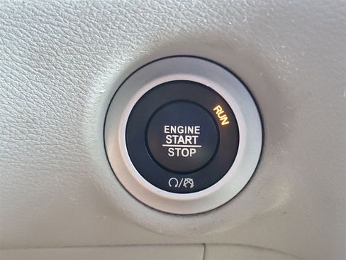 Used 2022 Chrysler Pacifica Touring-L image 27