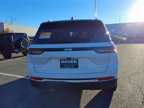 Certified 2024 Jeep Grand Cherokee Laredo w/ Trailer Tow Package image 7