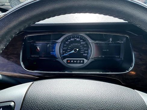 Used 2018 Ford Taurus Limited image 16