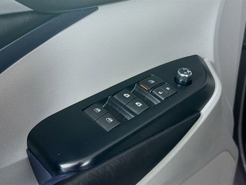 Used 2019 Toyota Highlander XLE image 11