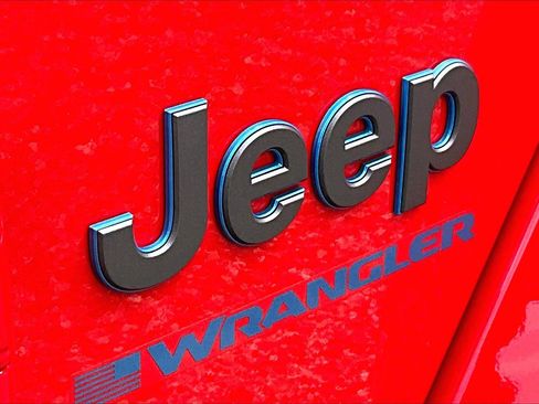 Used 2025 Jeep Wrangler Unlimited Sahara AWD/4WD image 32