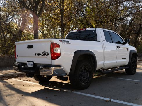 Used 2016 Toyota Tundra SR5 image 9