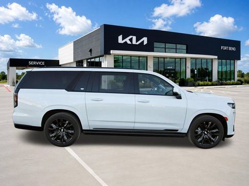 Used 2022 Cadillac Escalade ESV Sport Platinum AWD/4WD image 4