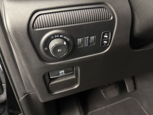 Used 2023 Jeep Wagoneer 4WD w/ Premium Group I image 17