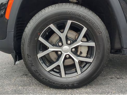 Used 2023 Jeep Grand Cherokee Limited AWD/4WD image 3