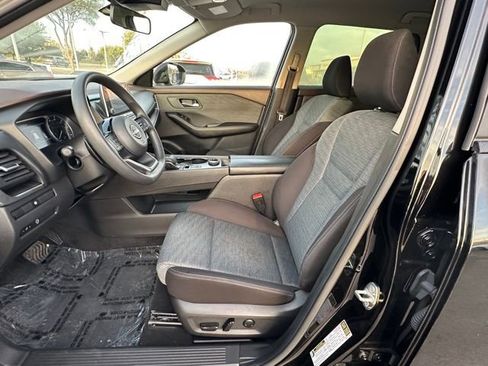 Used 2023 Nissan Rogue SV image 24