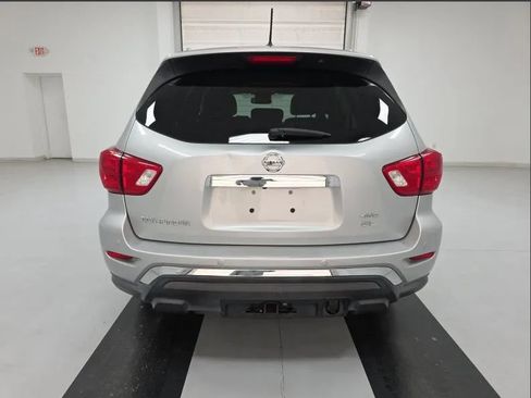 Used 2017 Nissan Pathfinder SL AWD/4WD image 4