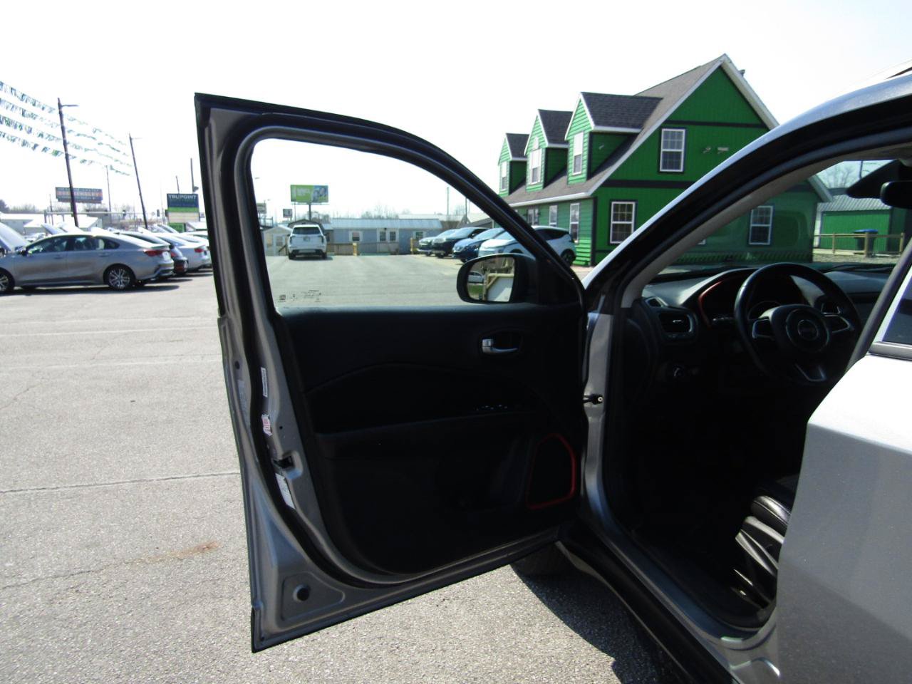 Used 2020 Jeep Compass Trailhawk AWD/4WD image 14
