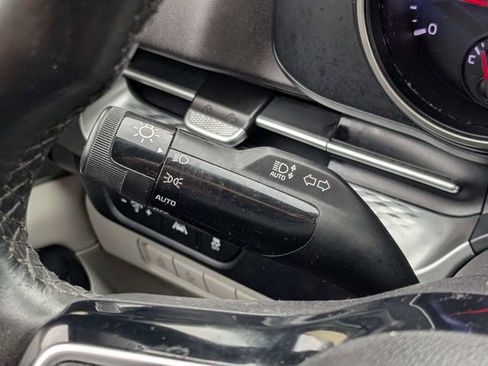 Used 2023 Kia Carnival LX FWD image 25
