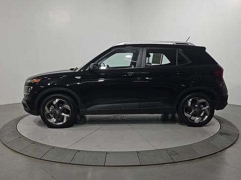 Used 2024 Hyundai Venue SEL image 2