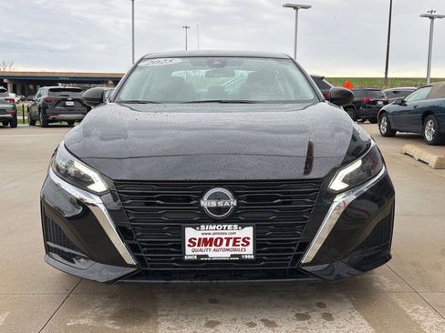 Used 2025 Nissan Altima 2.5 SV image 3