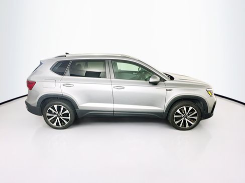 Used 2023 Volkswagen Taos SE w/ Panoramic Sunroof Package FWD image 10