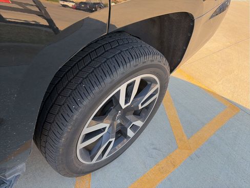 Used 2020 Chevrolet Tahoe Premier w/ 6.2L Performance Package image 5