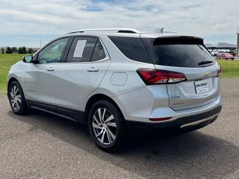 Used 2022 Chevrolet Equinox Premier FWD image 4