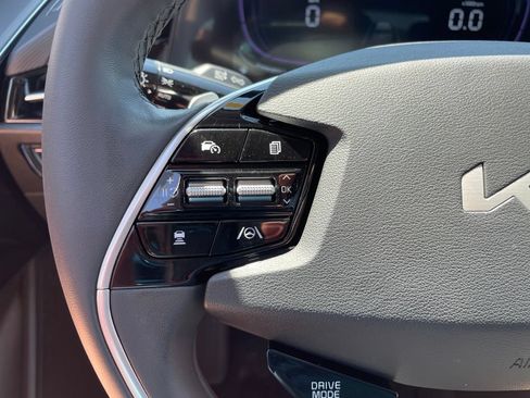 Used 2023 Kia Niro EX FWD image 25