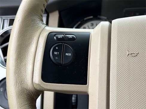 Used 2013 Ford Expedition XLT image 30