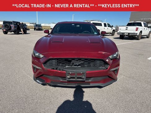 Used 2018 Ford Mustang Coupe image 2