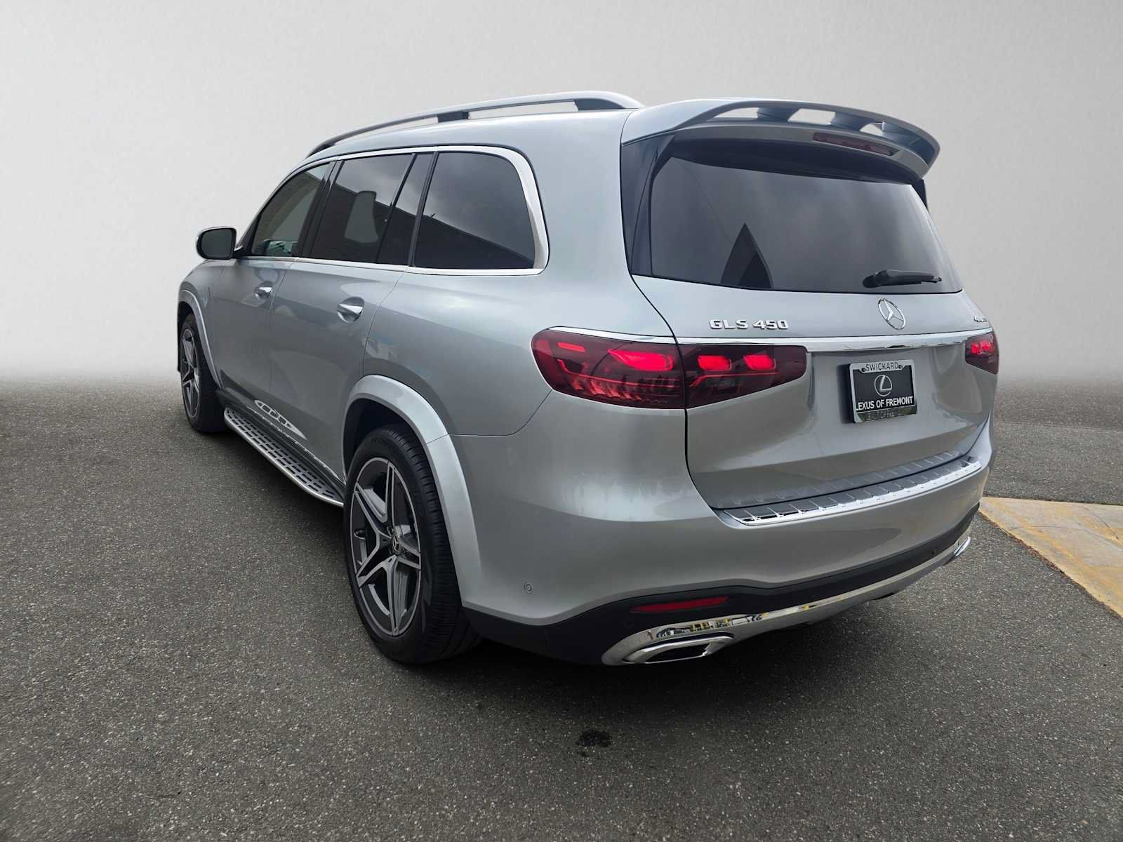Used 2024 Mercedes-Benz GLS 450 4MATIC image 5