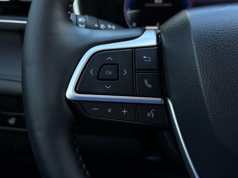 Used 2025 Toyota Highlander Limited FWD image 27
