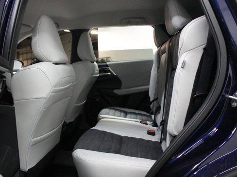 New 2025 Mitsubishi Outlander SE image 24