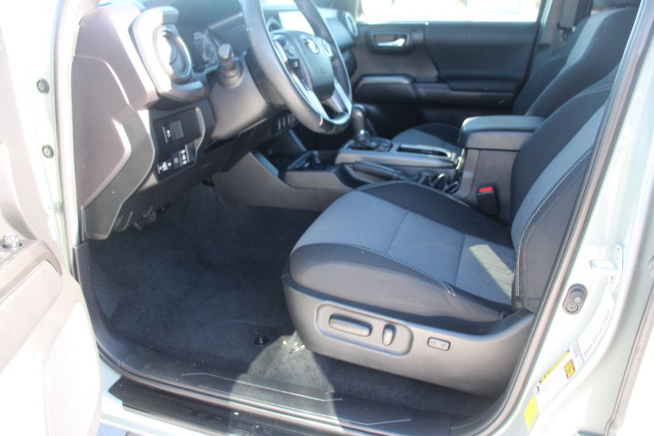 Used 2022 Toyota Tacoma TRD Off-Road AWD/4WD image 13