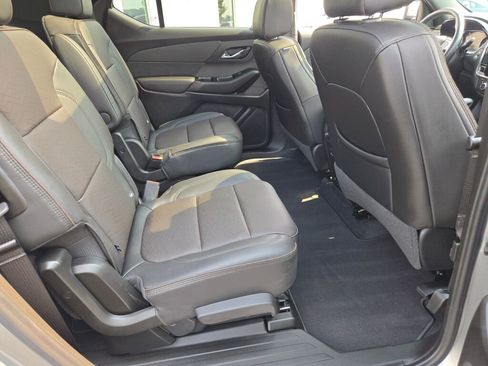 Used 2023 Chevrolet Traverse High Country image 10